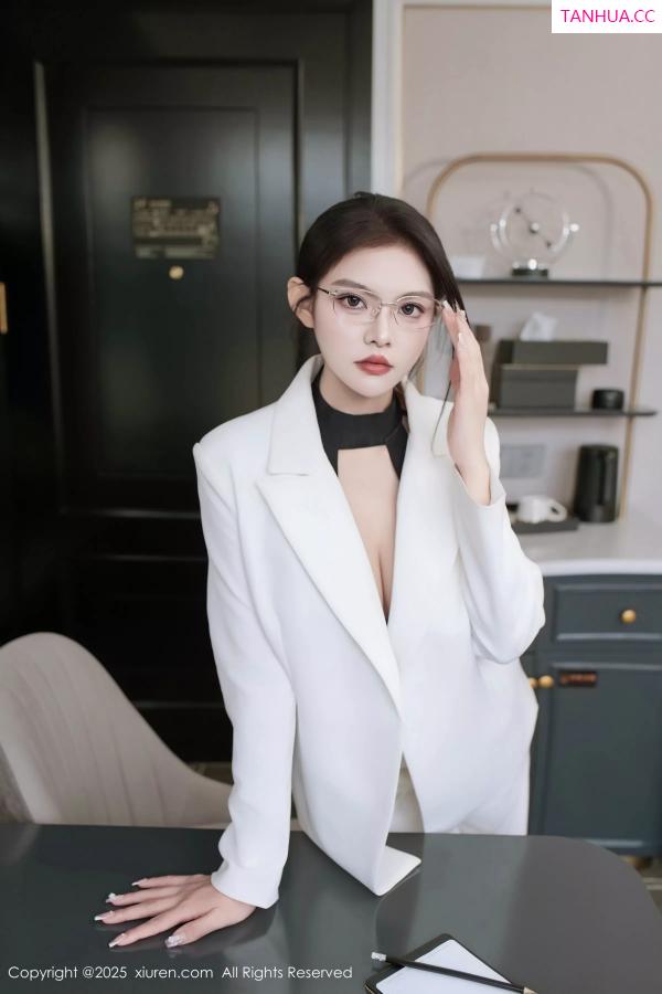   [XiuRen]高清写真图 2025.06.26 No.10464 冬安 白色西服第12张图片
